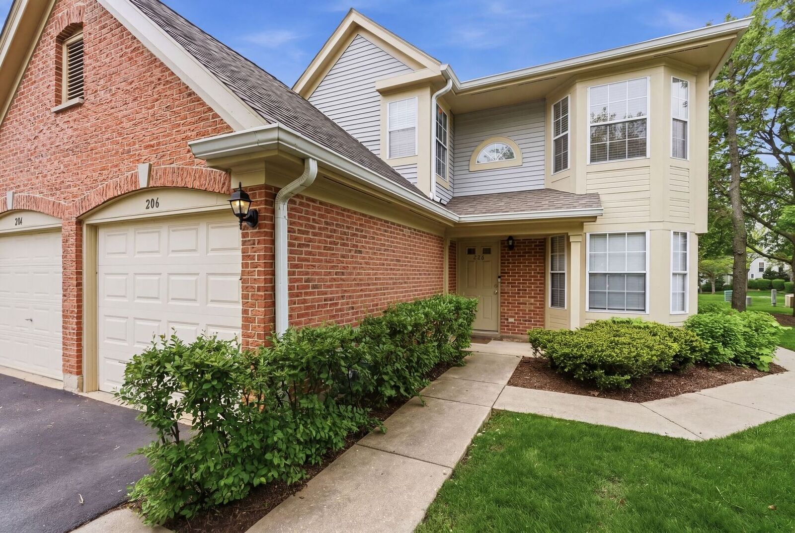 Property Photo:  206 Glasgow Lane B206  IL 60194 