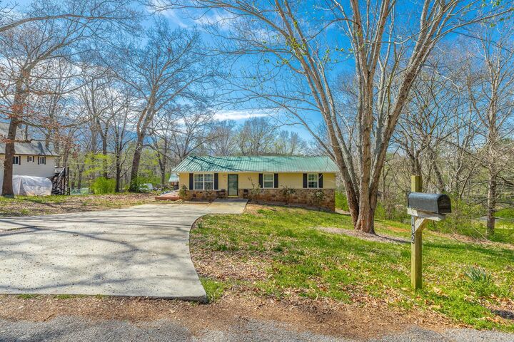 Property Photo:  182 Woodbine Drive  TN 37307 