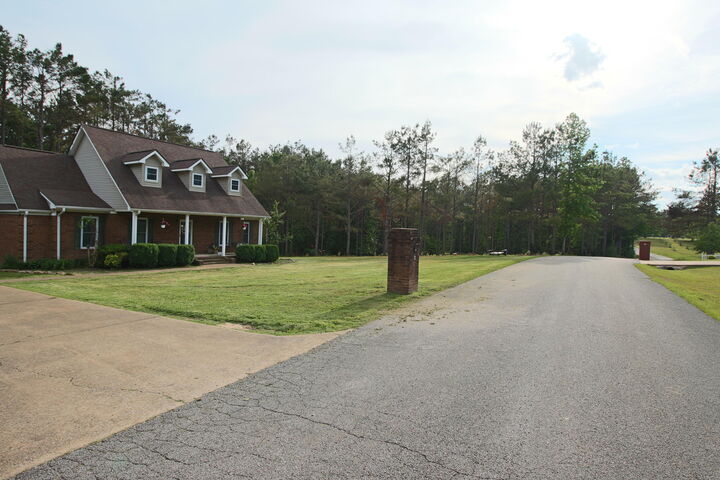 Property Photo:  13 County Road 474  MS 38852 