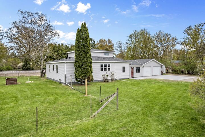 Property Photo:  305 Main Avenue N  MN 55006 