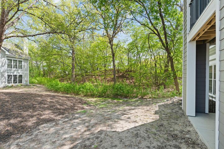 Property Photo:  6157 Chasewood Parkway 102  MN 55343 