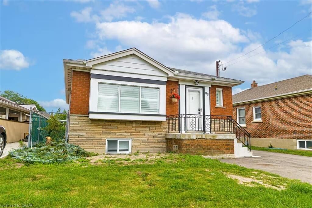 Property Photo:  88 South Bend Road E Unit A  ON L9A 2B1 