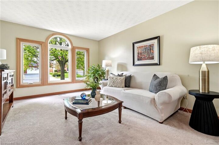 Property Photo:  44 Blackfriar Lane  ON N3R 7L3 