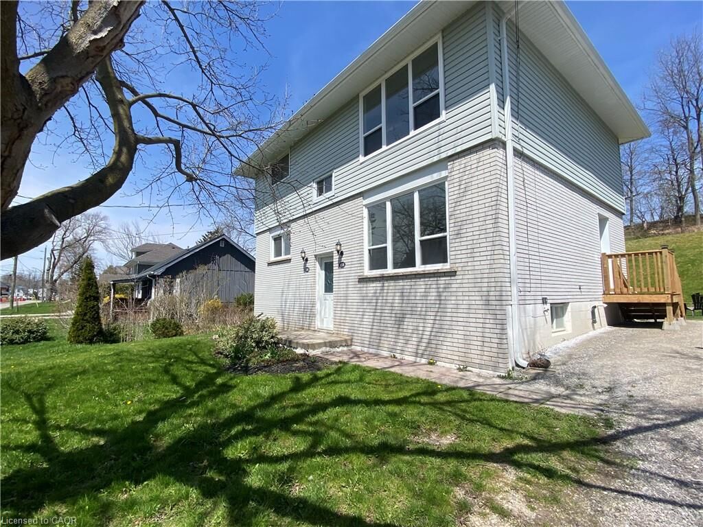 Property Photo:  118 Sutherland Street E Upper  ON N3W 1C6 