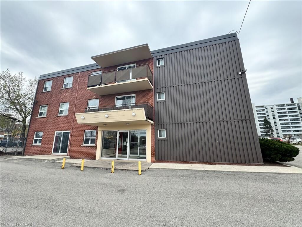 Property Photo:  105 Tia Drive 105  ON L8H 2N8 