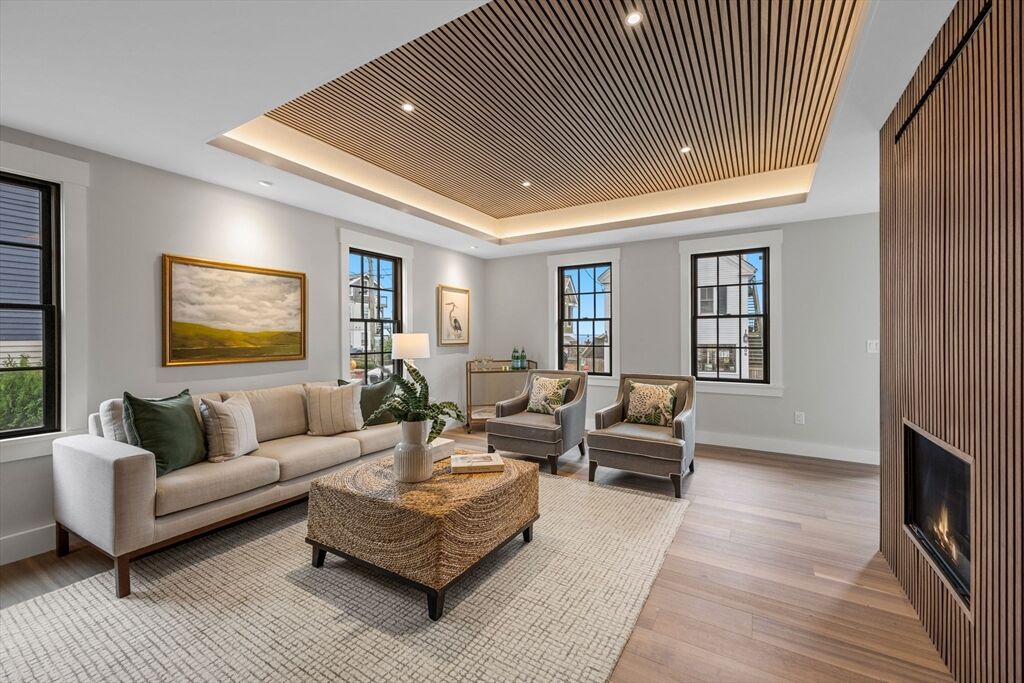 Property Photo:  404 Commercial Street 1  MA 02657 