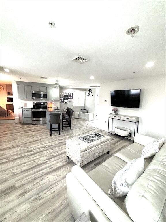 Property Photo:  400 Main  MA 01867 