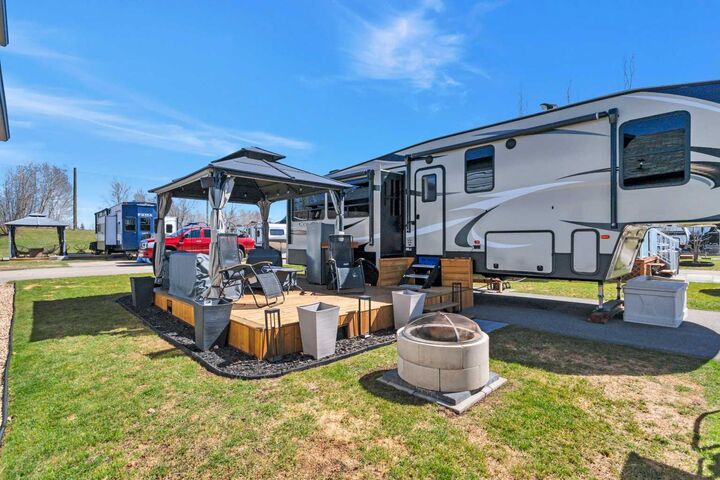 Property Photo:  25074 South Pine Lake Road 3020  AB T0M 1R0 