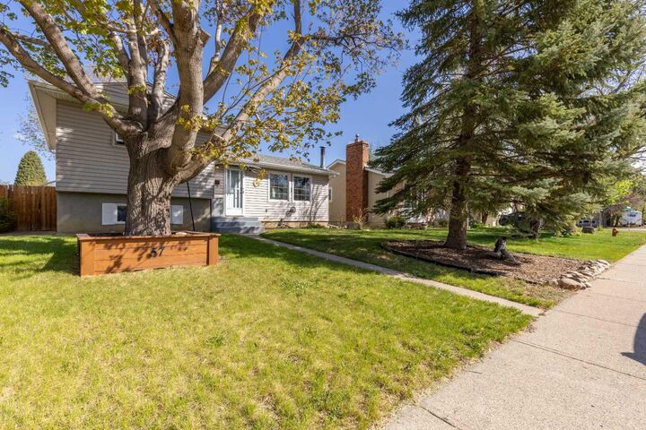 Property Photo:  57 Honeysuckle Road N  AB T1H 4J7 