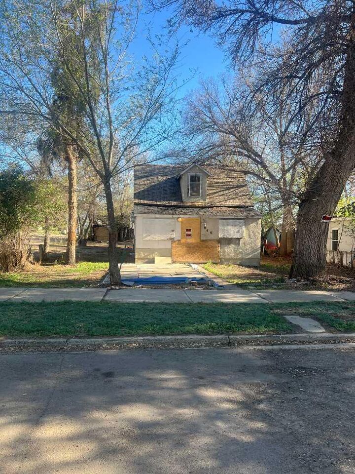 646 8 Street SE — photo 1