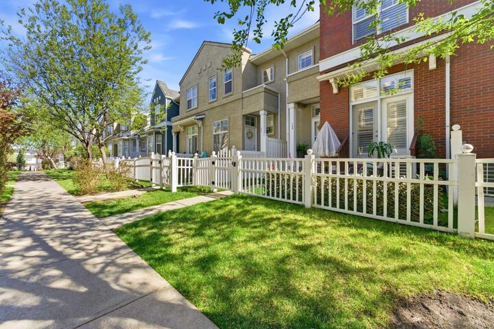 Property Photo:  159 McKenzie Towne Gate SE  AB T2Z 4G2 
