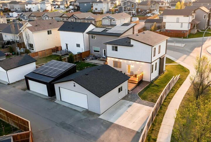 Photo de la propriété:  201 Grassland Boulevard W  AB T1J 5J4 
