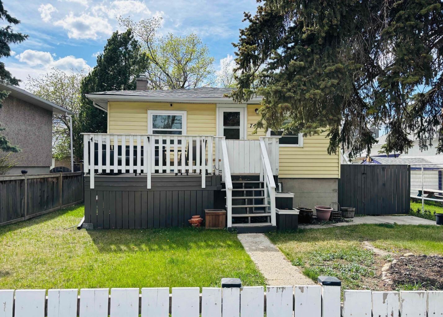 Property Photo:  7417 24 Street SE  AB T2C 0Y7 