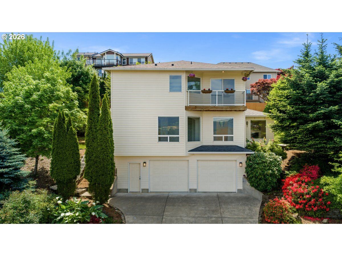 Property Photo:  1538 NW 41st Cir  WA 98607 