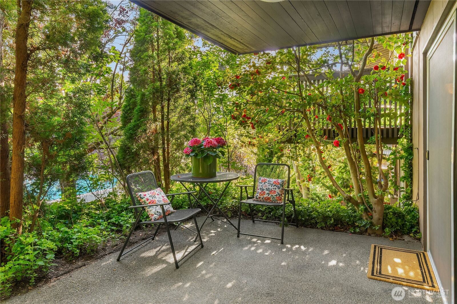 Property Photo:  1425 S Puget Drive I 2  WA 98055 