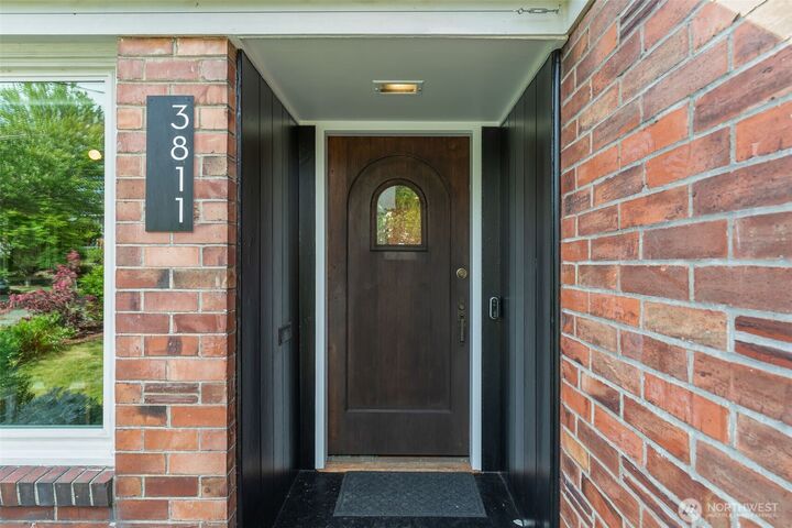 Property Photo: 3811 39th Avenue S WA 98118