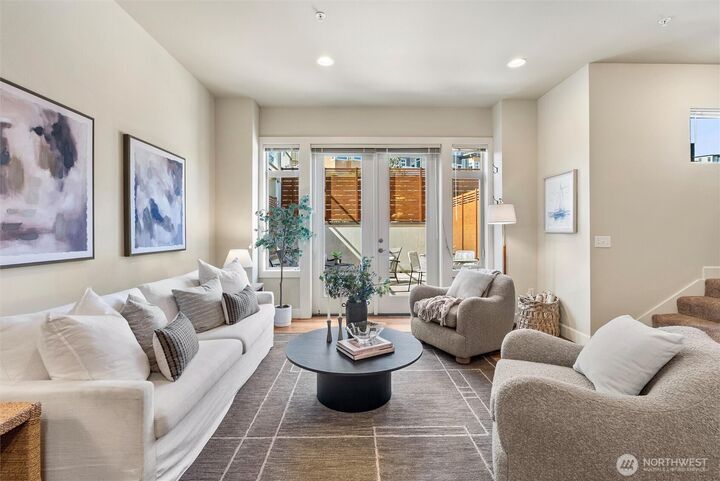 Property Photo:  71  Pine Street 201  WA 98020 