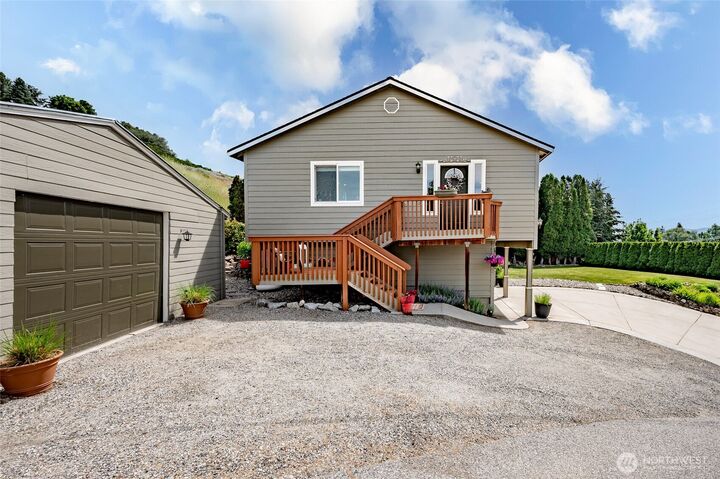 Property Photo:  316  Easy Street  WA 98801 