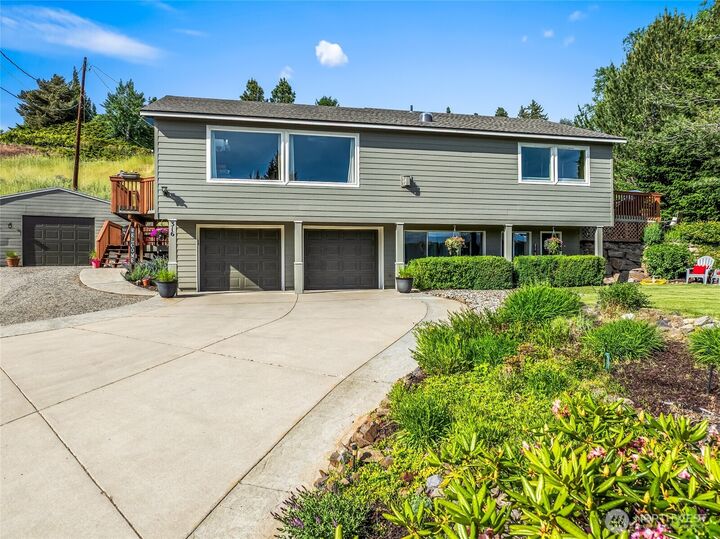 Property Photo:  316  Easy Street  WA 98801 