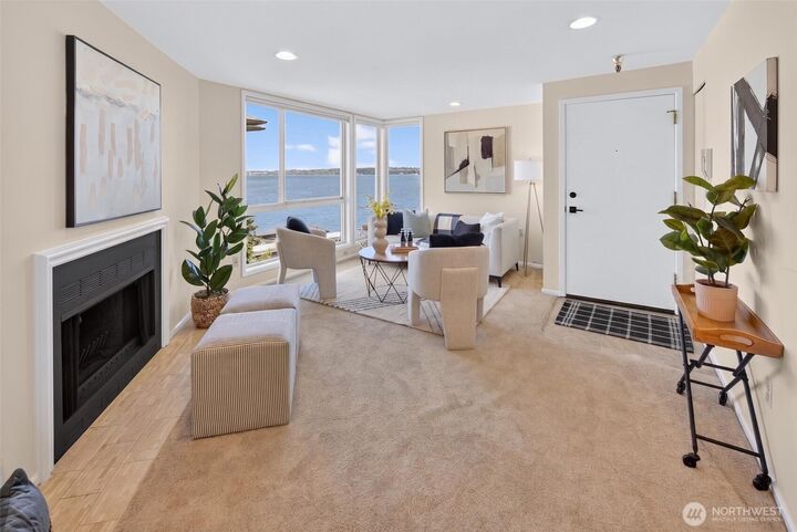 Property Photo:  510  Lakeside Avenue S 6  WA 98144 