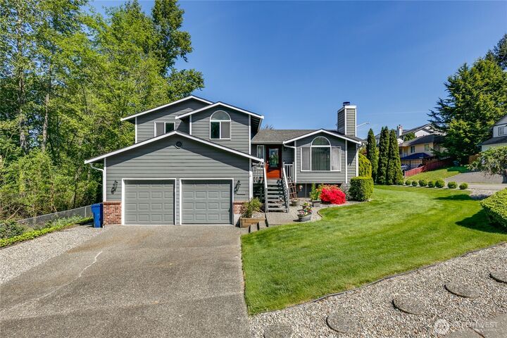 Property Photo:  8925  19th Place SE  WA 98258 