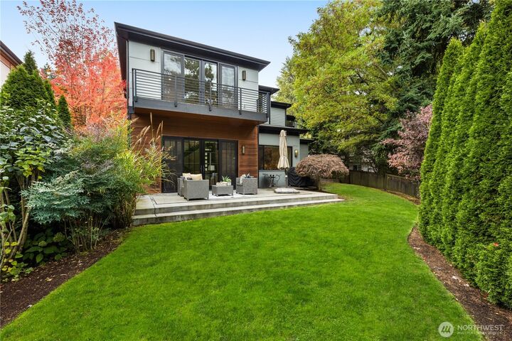 Property Photo:  7002  93rd Avenue SE  WA 98040 