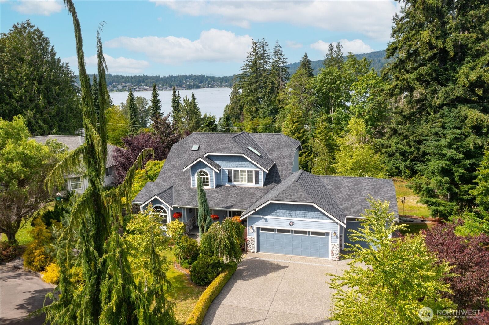 Property Photo: 1410 Langara Circle WA 98229