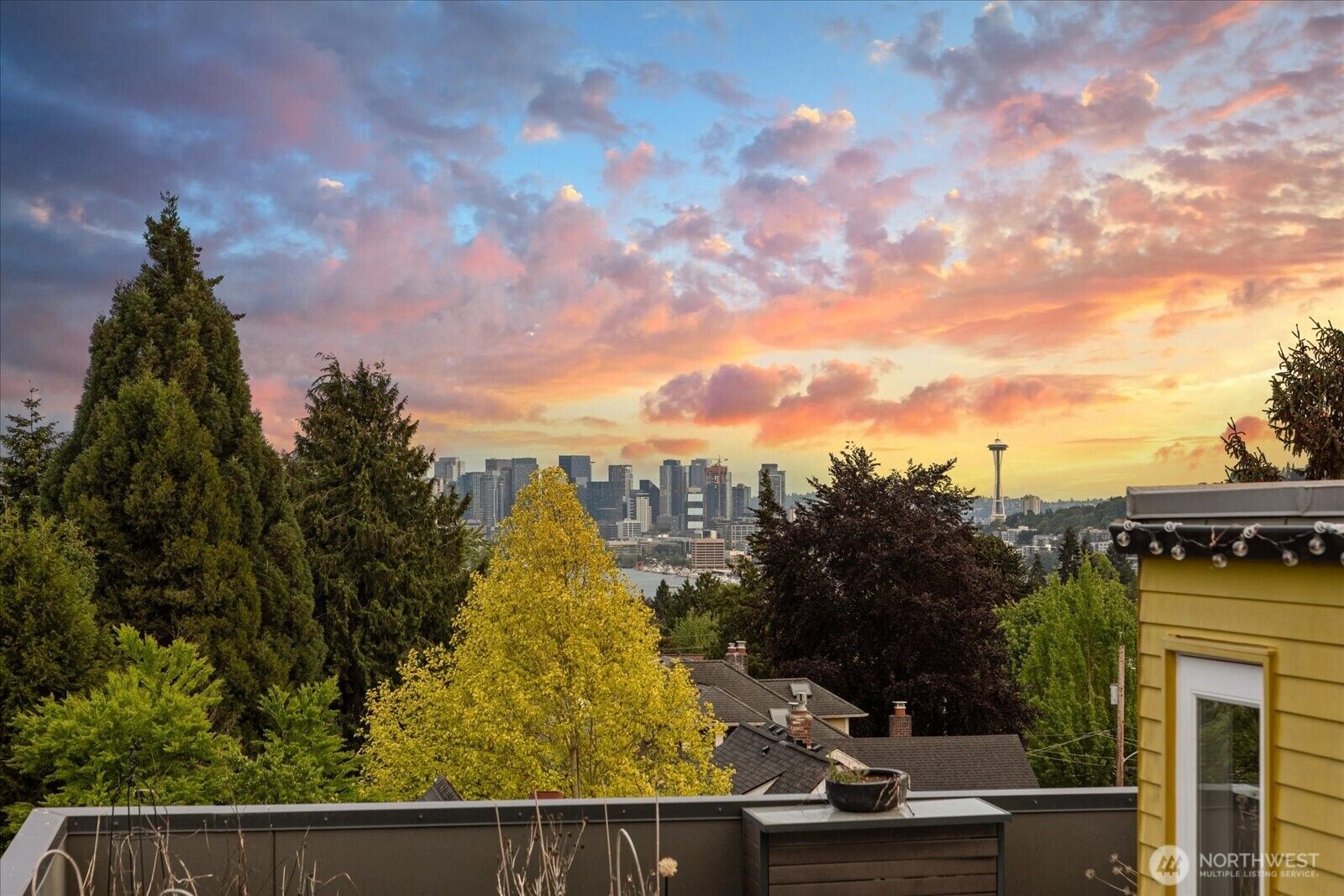 Property Photo: 4412 Corliss Avenue N A WA 98103