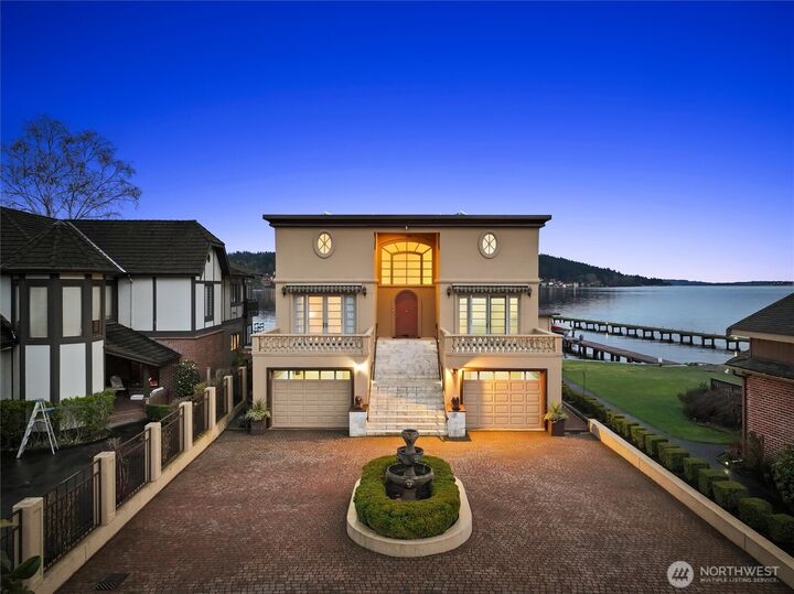 Property Photo:  4701 NE Shore Place  WA 98155 