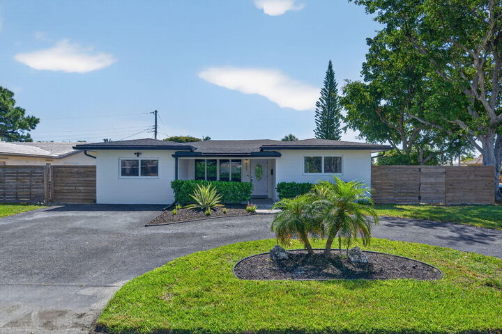 Property Photo: 850 SE 1st Avenue FL 33060