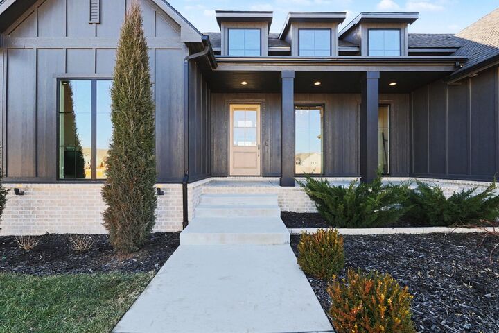 Property Photo: 11407 E Fairfax St KS 67226