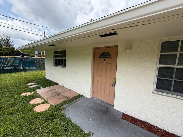 Property Photo:  808 SW 30th St Rear  FL 33315 