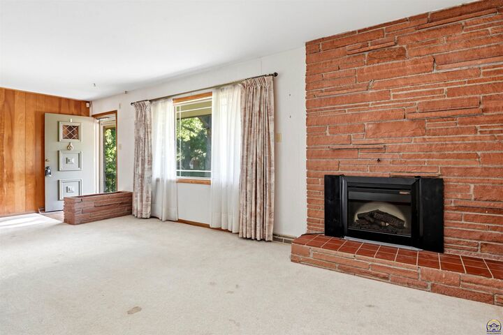Property Photo:  2787 SW Boswell Ave  KS 66611 