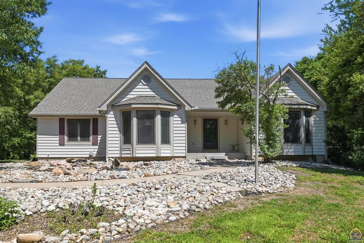 Property Photo:  4020 SE 61st St  KS 66409 
