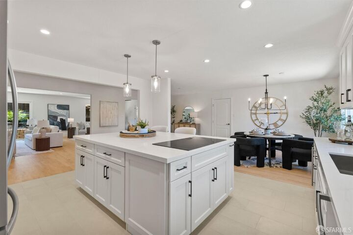 Property Photo:  2 Beaumont Court  CA 94549 