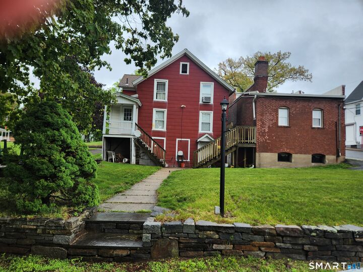 Property Photo:  