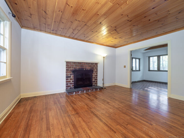 Property Photo:  27 Woodland Way  CT 06877 