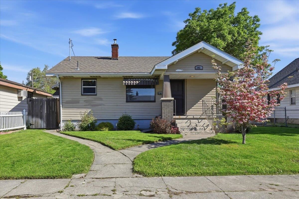 Property Photo: 2025 E Glass Ave WA 99207