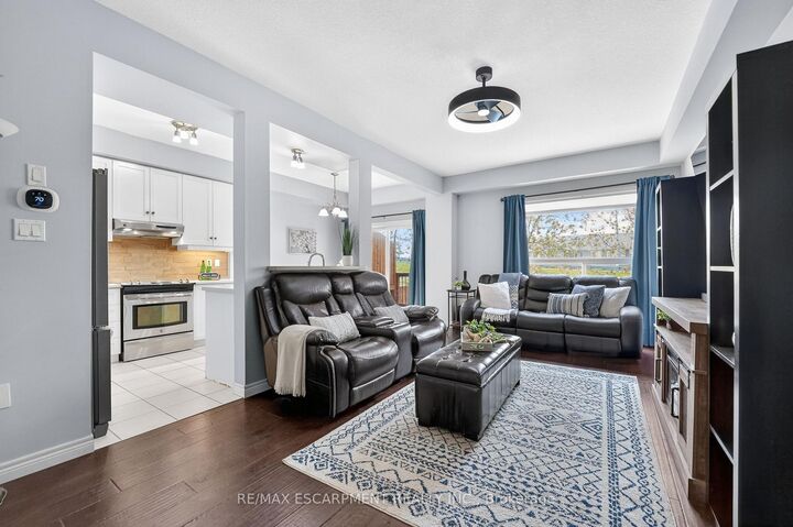 Property Photo: 8 Lakelawn Road 11 ON L3M 0G1