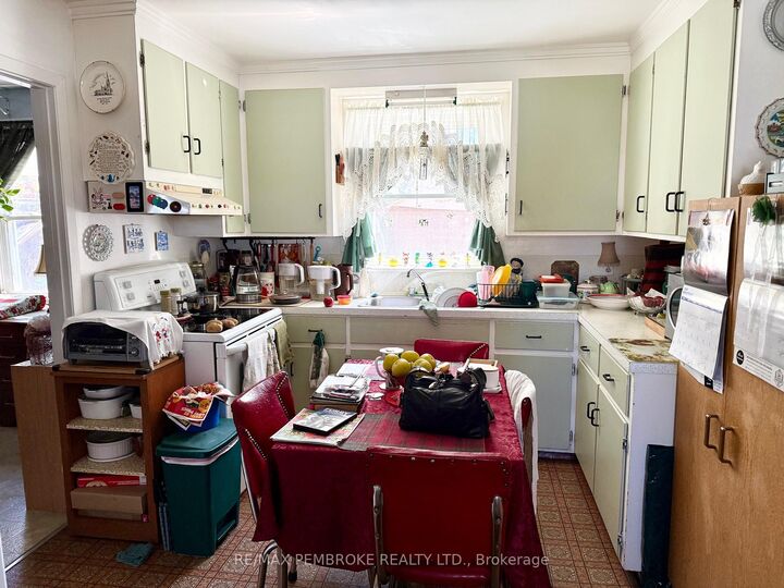 Property Photo: 153 Cecelia Street ON K8A 1R7
