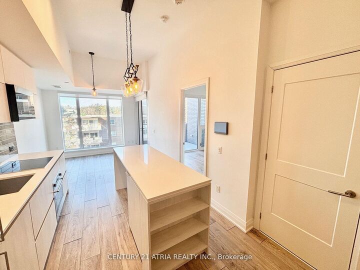 Property Photo: 21 Park Street E 712 ON L5G 1L7