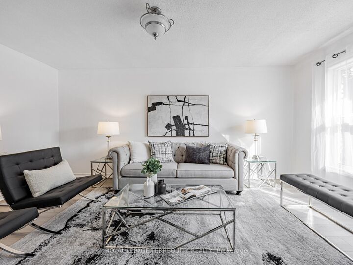 Property Photo: 1858 Shadybrook Drive ON L1V 3A8