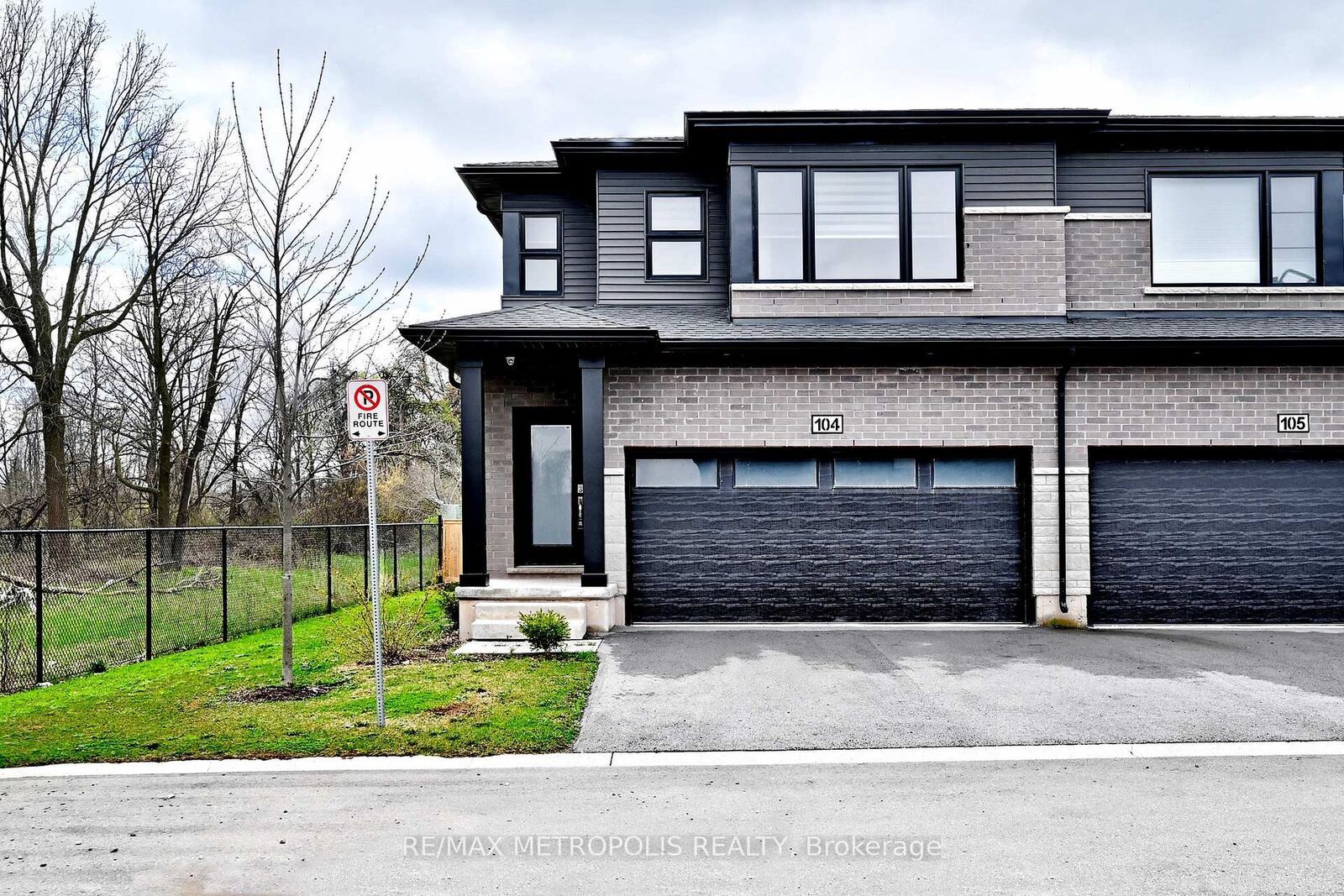 Property Photo: 4552 Portage Road 104 ON L2E 6A8