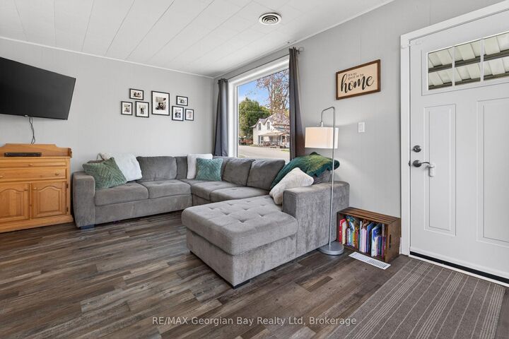 Property Photo: 13 Centre Street ON L9M 1P1