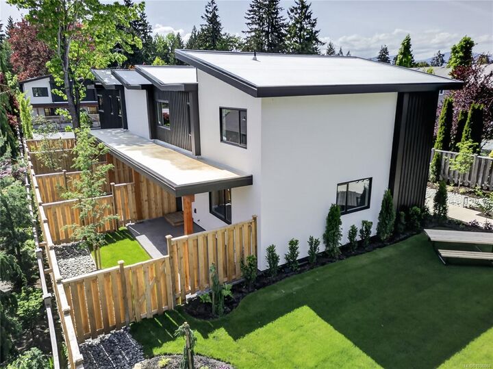 Property Photo: 1590 Piercy Ave #6 BC V9N 3E9