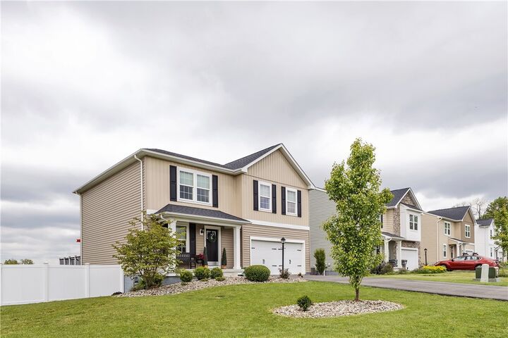 Property Photo:  117 Hawthorne Dr  PA 16033 