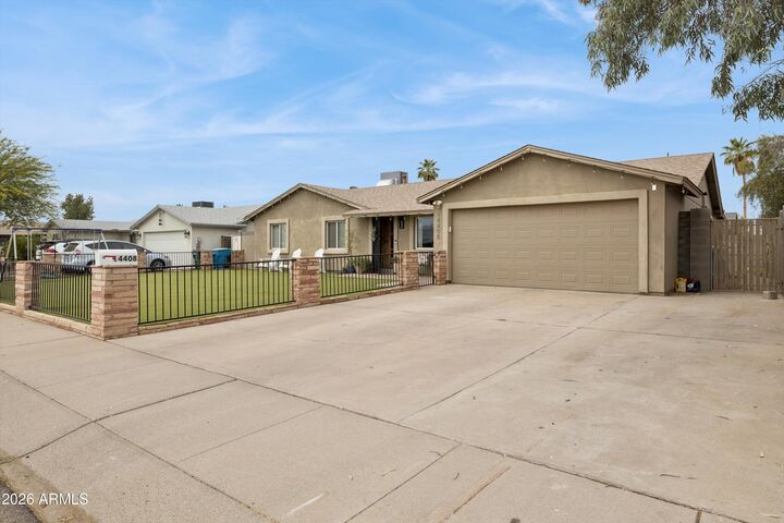 Property Photo: 14408 N 36th Place AZ 85032