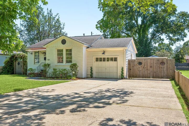 Property Photo:  425 Riverlon Ave  LA 70806 