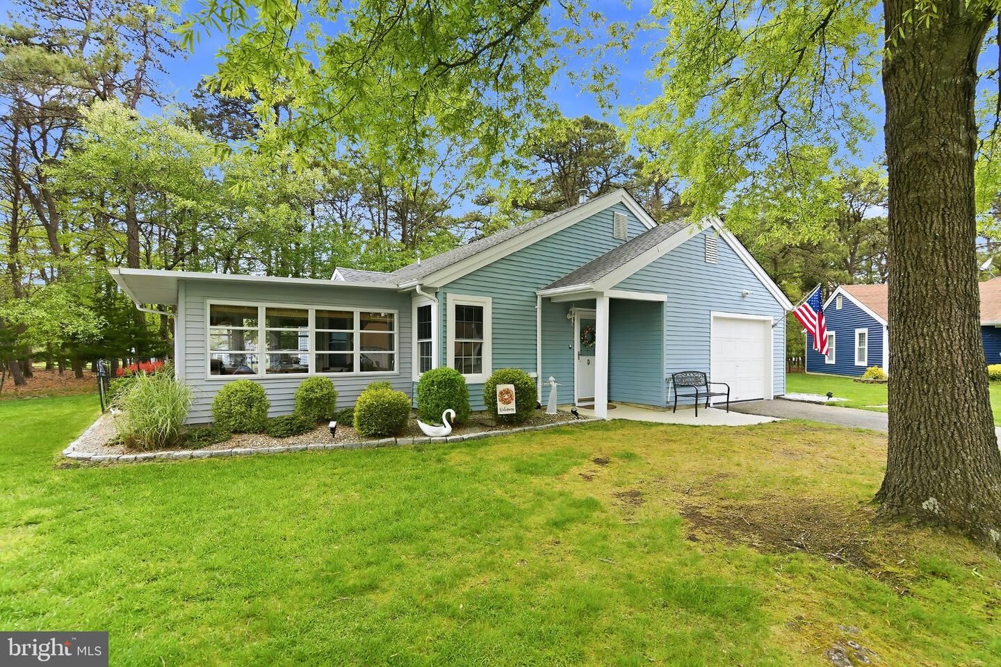 Property Photo:  5 Abbey Court  NJ 08731 