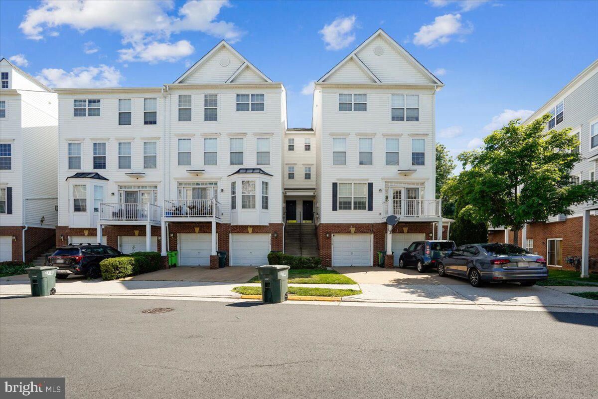 Property Photo: 13514 Davinci Lane 61 VA 20171